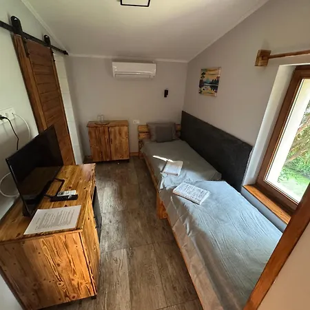Carp Land Camp B&B *