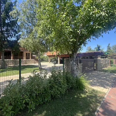 Bed & Breakfast Carp Land Camp *